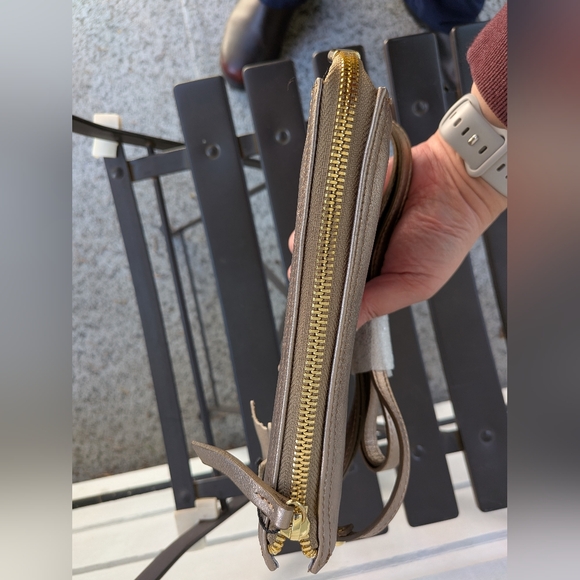 Poppy Barley 3 In 1 Champagne Leather Wristlet/crossbody Bag - Picture 3 of 4